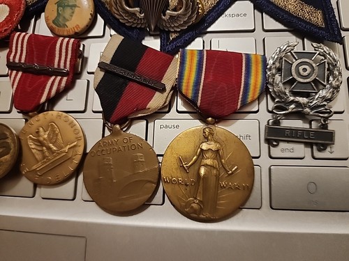 WW2 US ARMY GROUP STERLING SILVER CIB-SENIOR JUMP WINGS MEDALS-JUMP PATCHS RARE