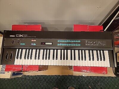 Yamaha DX-9 Sythesizer Keyboard