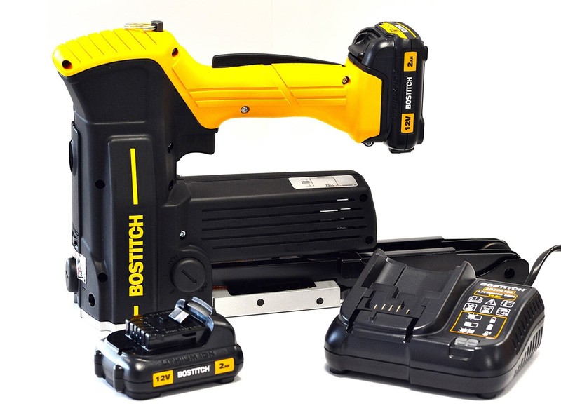 Bostitch Dsa-3522-E Akku Karton Verschlusshefter, 2x Akku, LadegerÃ¤T Und Koffer