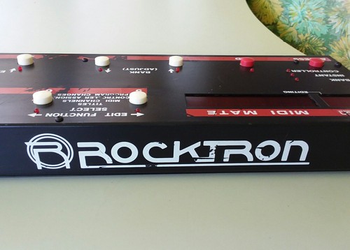 ROCKTRON MIDIMATE UNIVERSAL MIDI CONTROLLER &POWER SUPPLY IN WORKING CONDITION