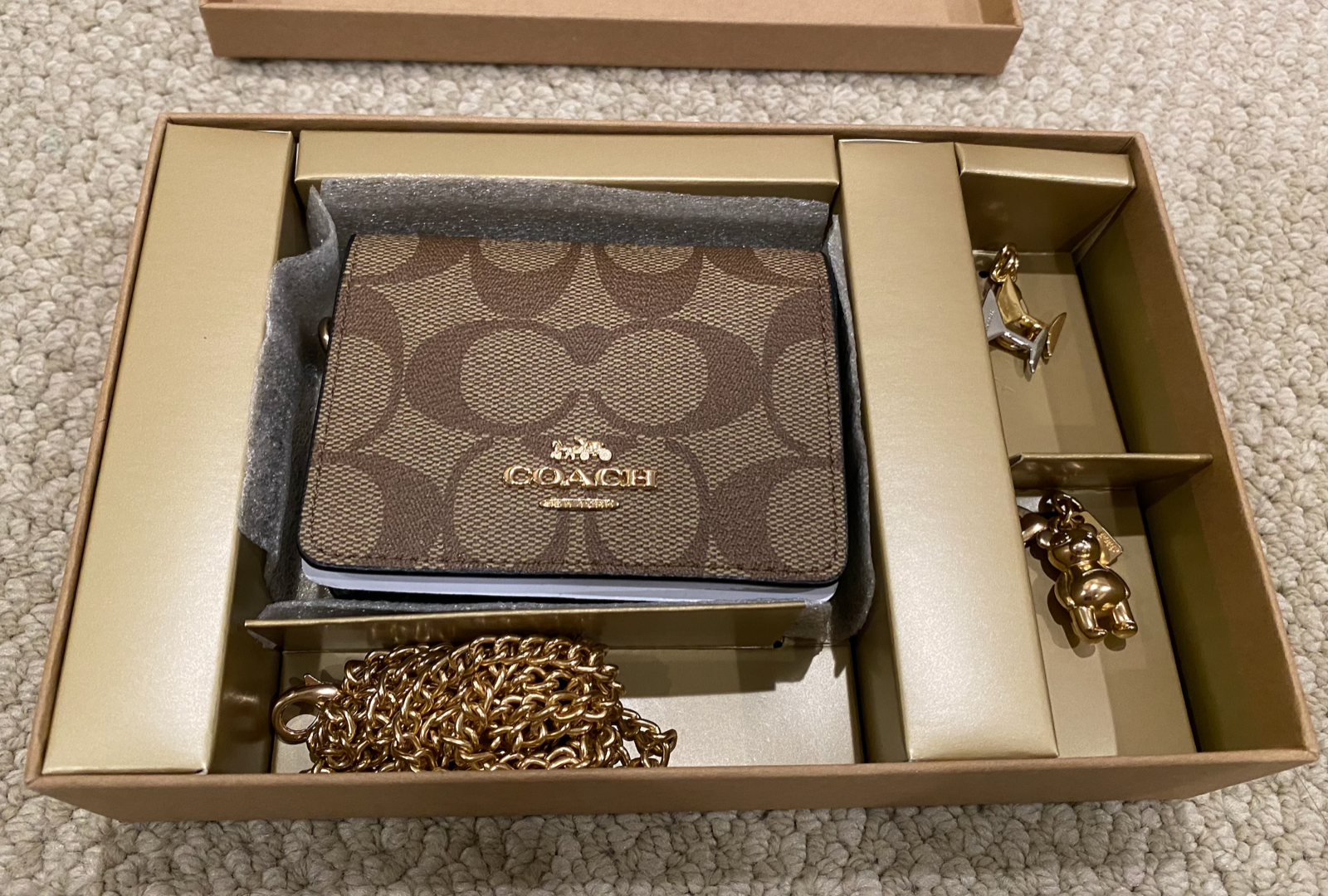 NWT COACH BOXED MINI WALLET ON A CHAIN IN BLOCKED SIGNATURE CANVAS