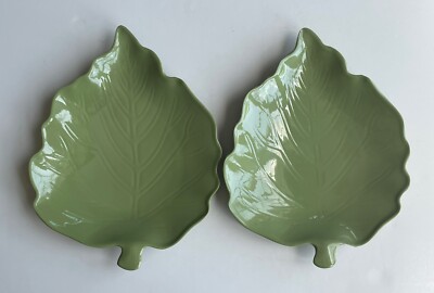 VTG Melamine Leaf Shape Plates Green Palm Embossed Tropical Tiki Party Set of 2