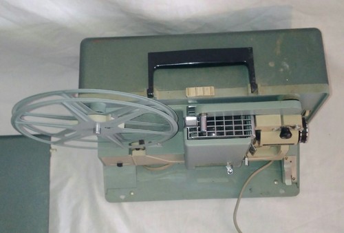 VINTAGE ARGUS SHOWMASTER 500 AZ PORTABLE 8MM MOVIE PROJECTOR