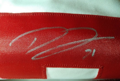 Dylan Larkin Detroit Red Wings signed jersey (Autograph)