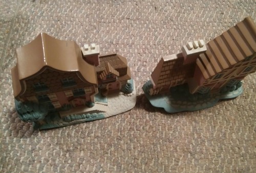 000 Set of 2 1995 HOMCO HOME INTERIORS BURWOOD HOUSES PLASTIC PLAQUES #3133