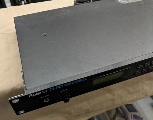 Roland  D-110 Multi Timbral Sound Module MIDI Rack Mount Vintage Synthesizer