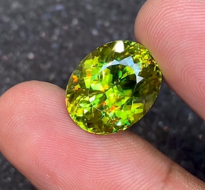 11.01CT Top quality natural earth mine green sphene