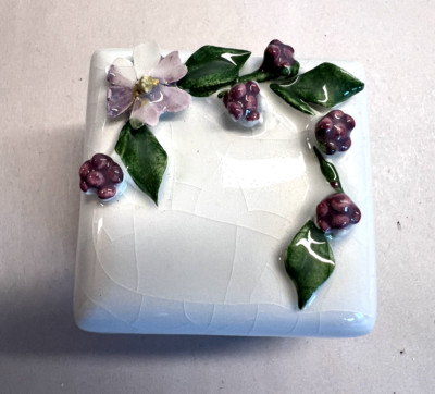 NEW Italian Capodimonte Porcelain Square Trinket Box 3D Flowers Visconti ITALY