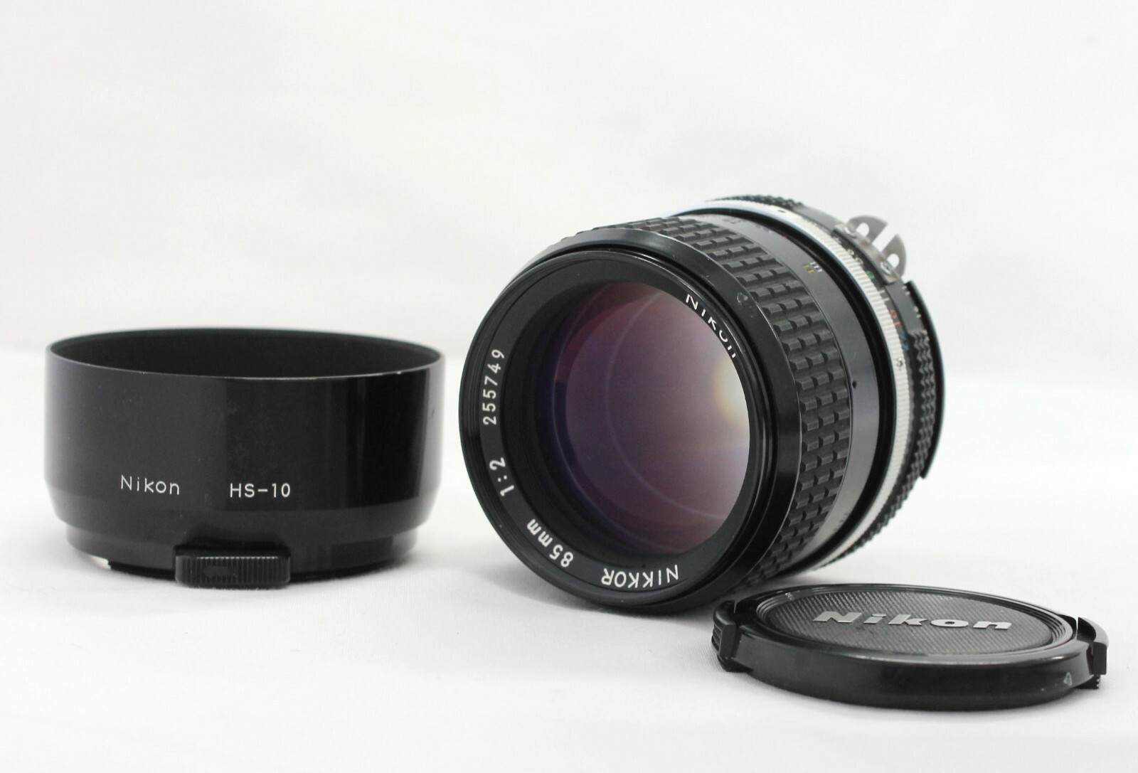 Nikon Ai Nikkor 85mm F/2 MF Telephoto Portrait Lens with Nikon Ai Nikkor 85mm F/2 MF Telephoto Portrait Lens with