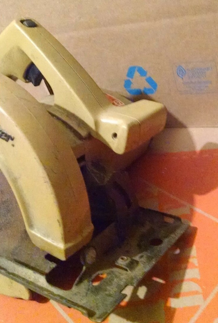 H3 Vintage BLACK & DECKER #7308 7-1/4'' Circular Saw - U.S.A.