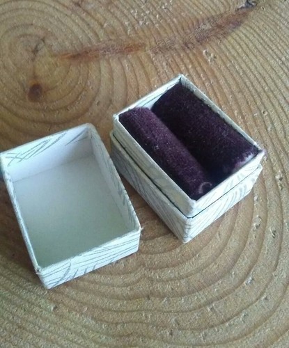Vintage brown velvet paper ring box.
