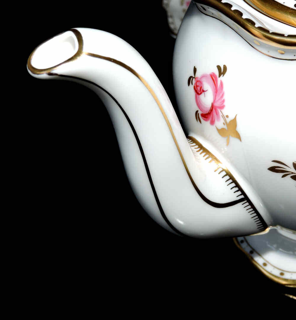 Royal Crown Derby Royal Pinxton Roses 1155 Teapot Royal Crown Derby Royal Pinxton Roses 1155 Teapot