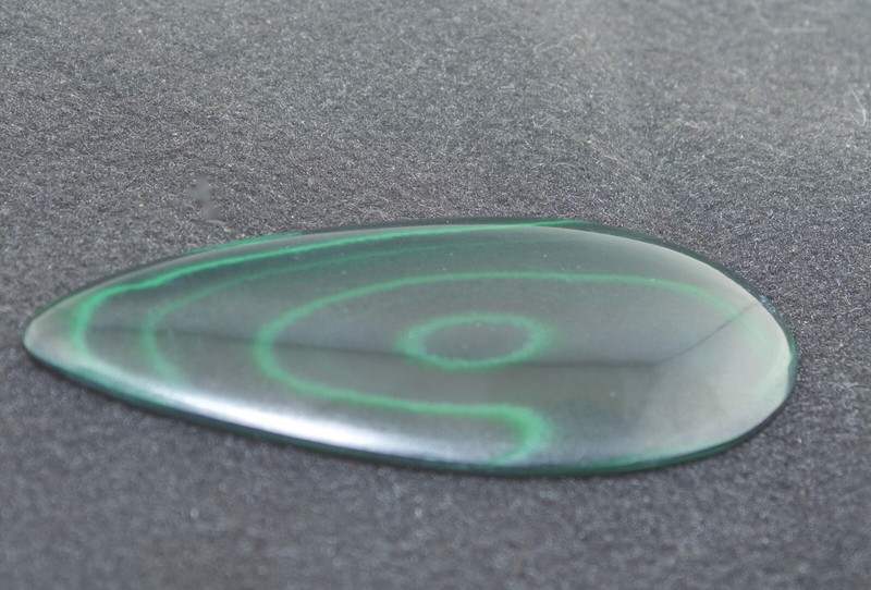 malachite-striking-large-orbed-cabochon-54-grams-19-ounces-africa