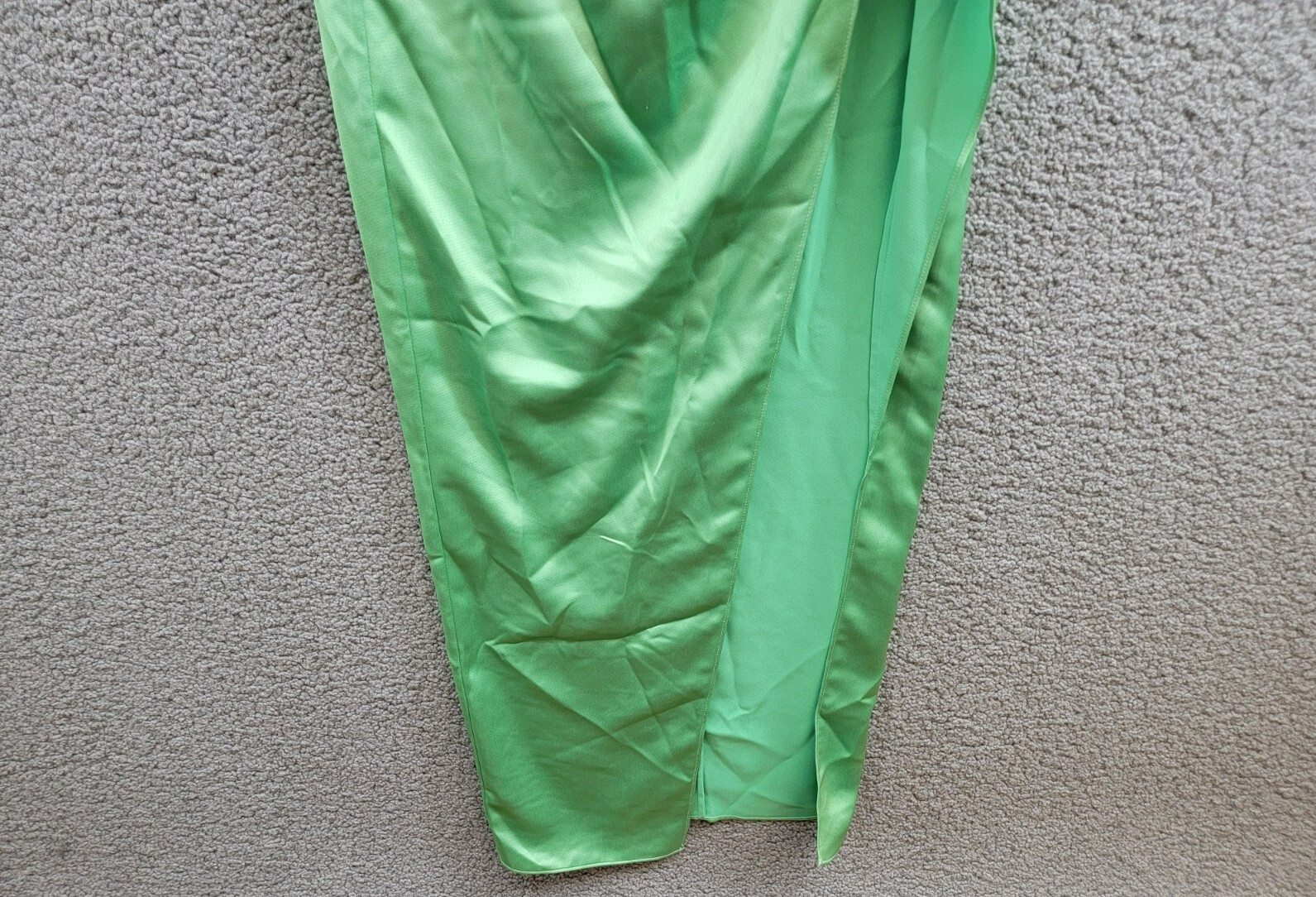 BCBGMAXAZRIA Back Twist Halter Cowl Neck Gown Women's 4 Green Back Zip Closure - Picture 4 of 15