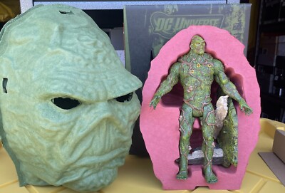 Swamp Thing Figure DC Universe Classics 2011 , display, open Box~ See pictures 