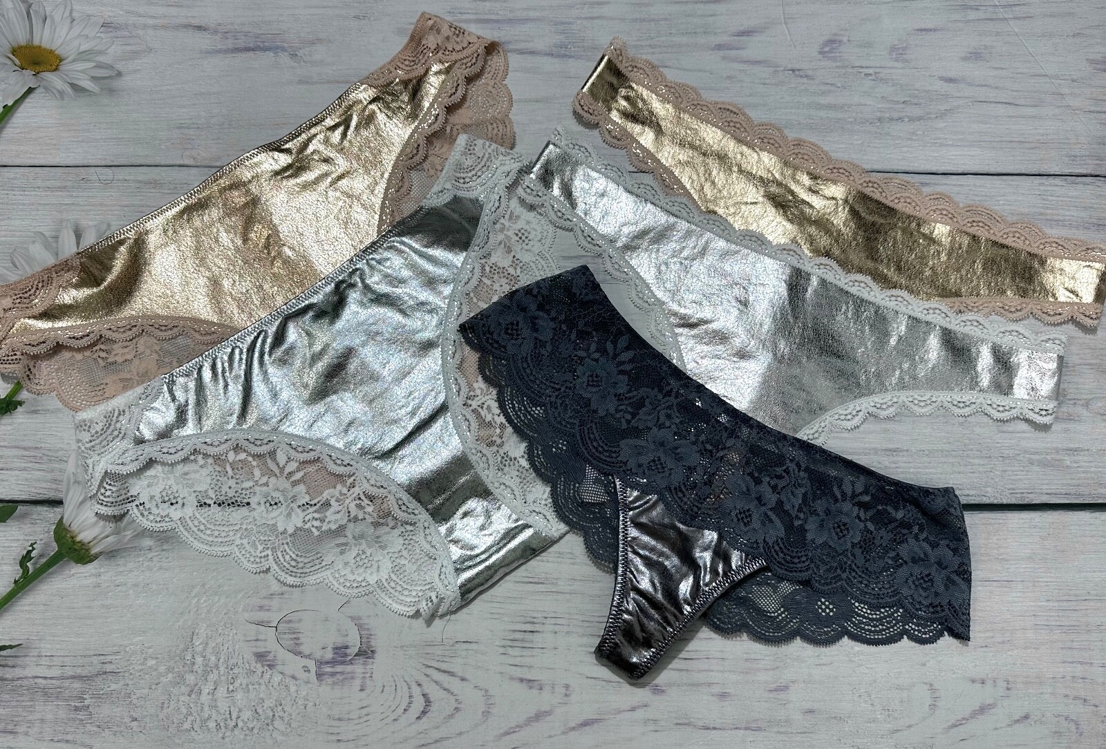 

Трусики Victorias Secret Dream Angels Cheekini Lace - Faux Leather Small S, Silver gold foil