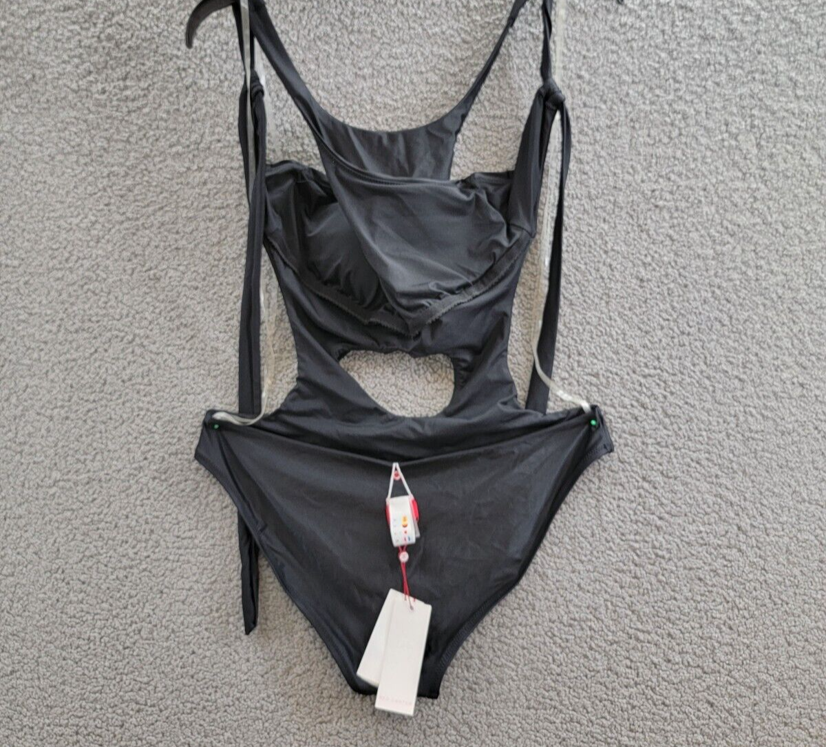 Red Carter Shine Solids Cutout Skimpy Fit One-Piece Swimsuit Women's XL Black - Picture 10 of 14