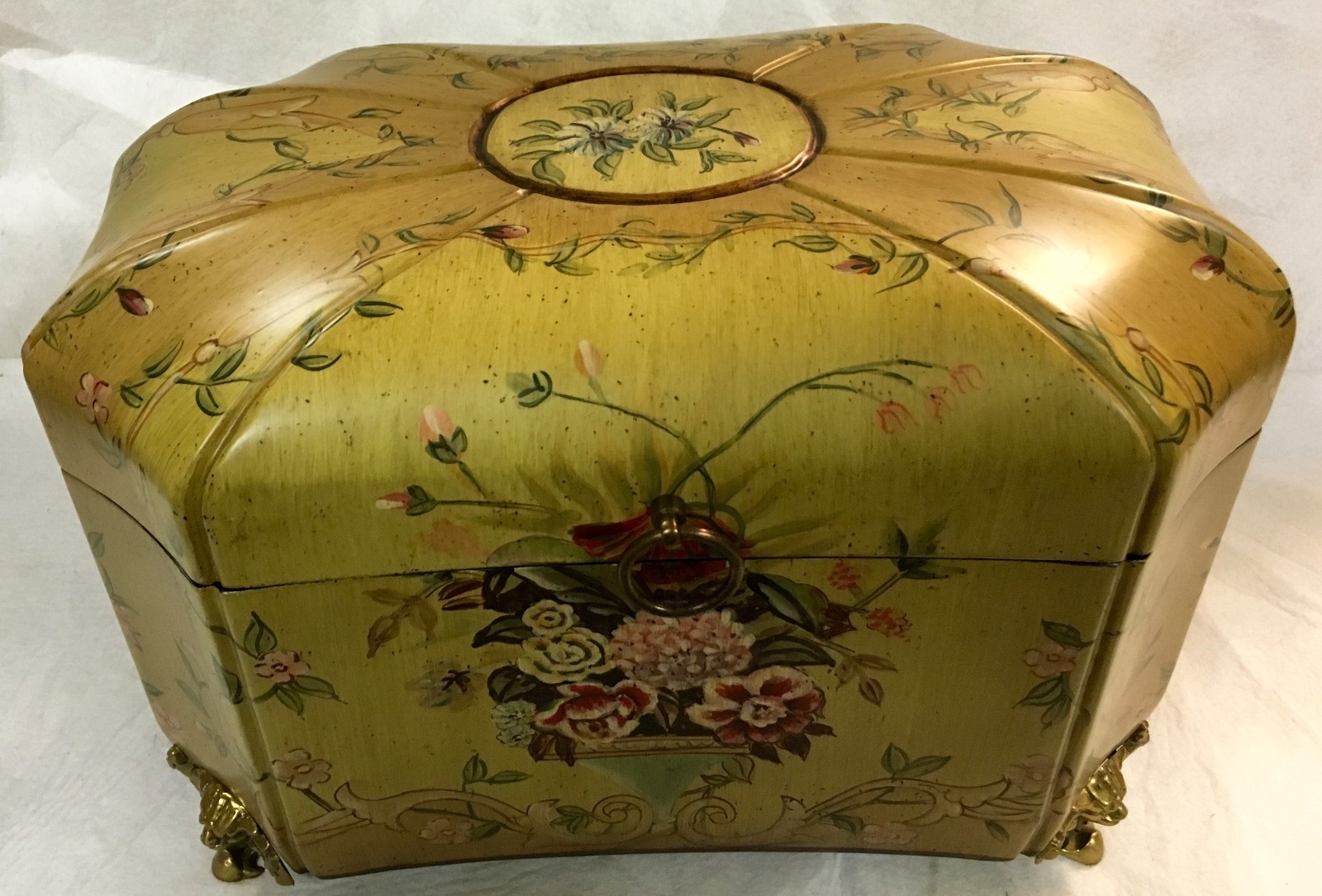 Lg.Wood Decor Table Top Cache box.Creamy/Lime Dome top