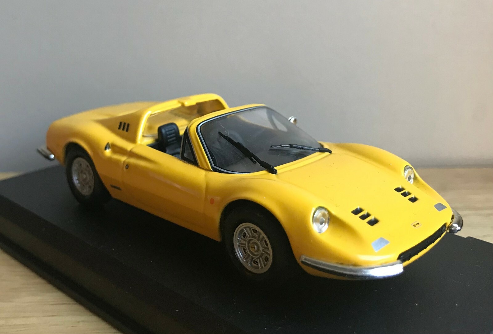 格安販売中 FERRARI eBay | 1.43 IXO Brand YELLOW_ GTS 246 DINO ミニカー
