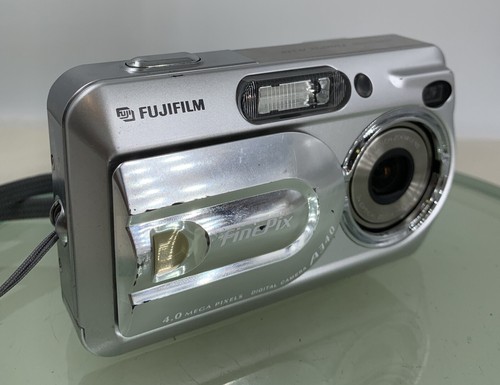 【美品】FUJIFILM　Finepix a340 富士フイルム FinePix A340 デジタルカメラ 4MP 3倍光学ズーム