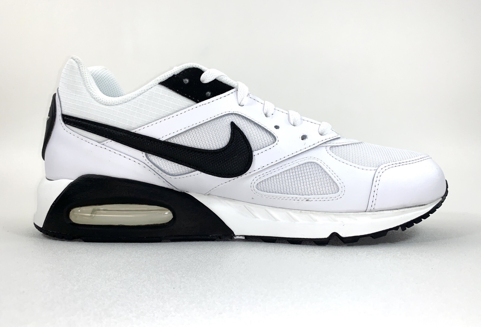 Nike Air Max IVO Sneakers Black White 