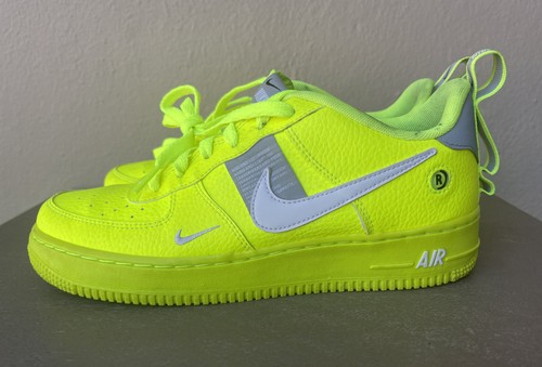 ナイキNIKE AIR FORCE 1 LV8 UTILITY VOLT Nike Air Force 1 LV8 Utility GS Volt Shoes AR1708-700 Girls