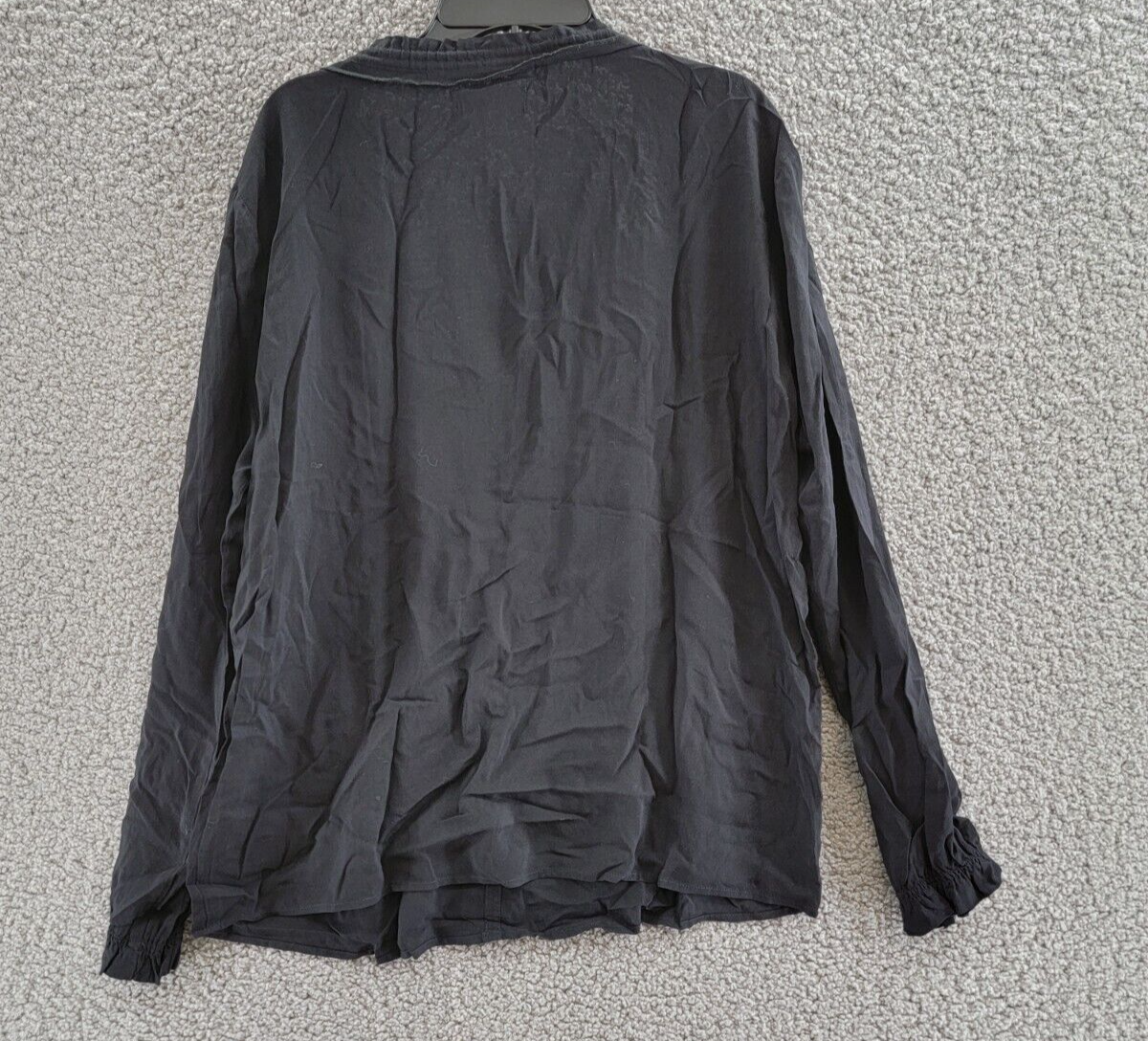 Velvet by Graham & Spencer Samantha Bishop Sleeve Split Neck Top Women's M Black - Picture 10 of 16