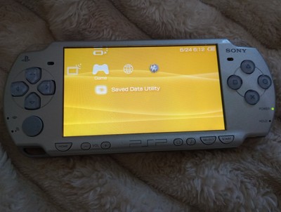PSP　2000 PSP 2000 Console - Ice Silver - Good Condition -+ 1GB Sony
