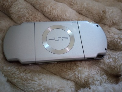 SONY - PSP-2000 アイス・シルバー  M999 Sony PSP 2000 Ice Silver Console - Consolevariations