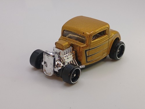 Vtg. 1997 Hot Wheels '32 Ford Coupe DTX84 Gold 1:64 Diecast