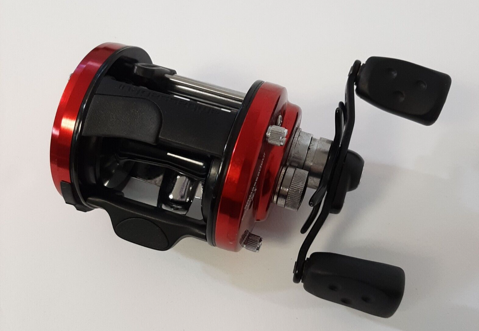 Abu Garcia Ambassadeur 6600SX Round Baitcast Reel Red