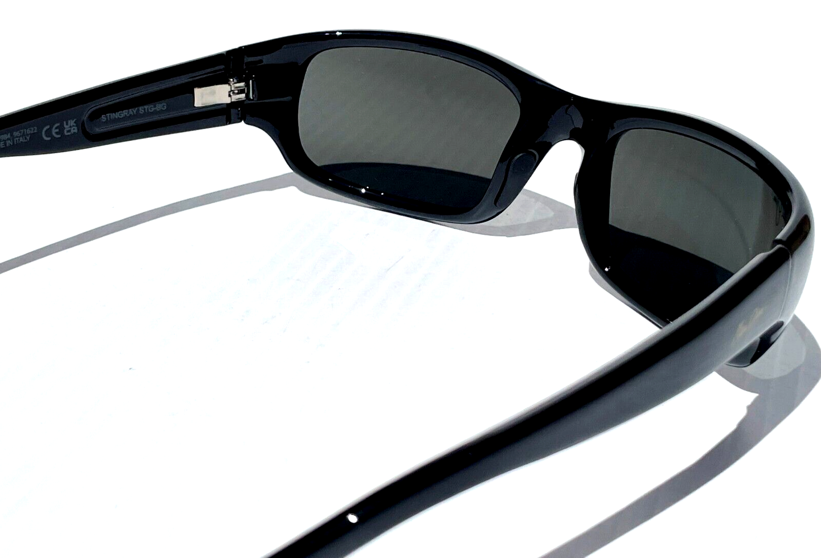 Pre-owned Maui Jim Stingray Gloss Black Polarized Grey Glass Lens Sunglass 103-02 In Gray