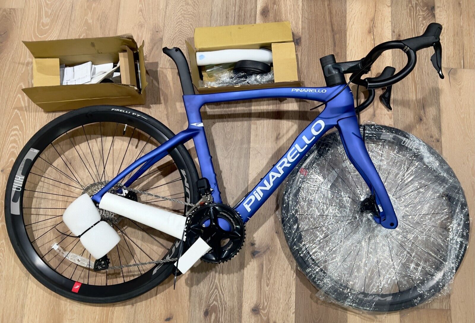 2023 Pinarello F5 Shimano 105 Di2 Disc 12 sp Carbon Road 2023 Pinarello F5 Shimano 105 Di2 Disc 12 sp Carbon Road