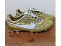 ronaldinho nike tiempo gold