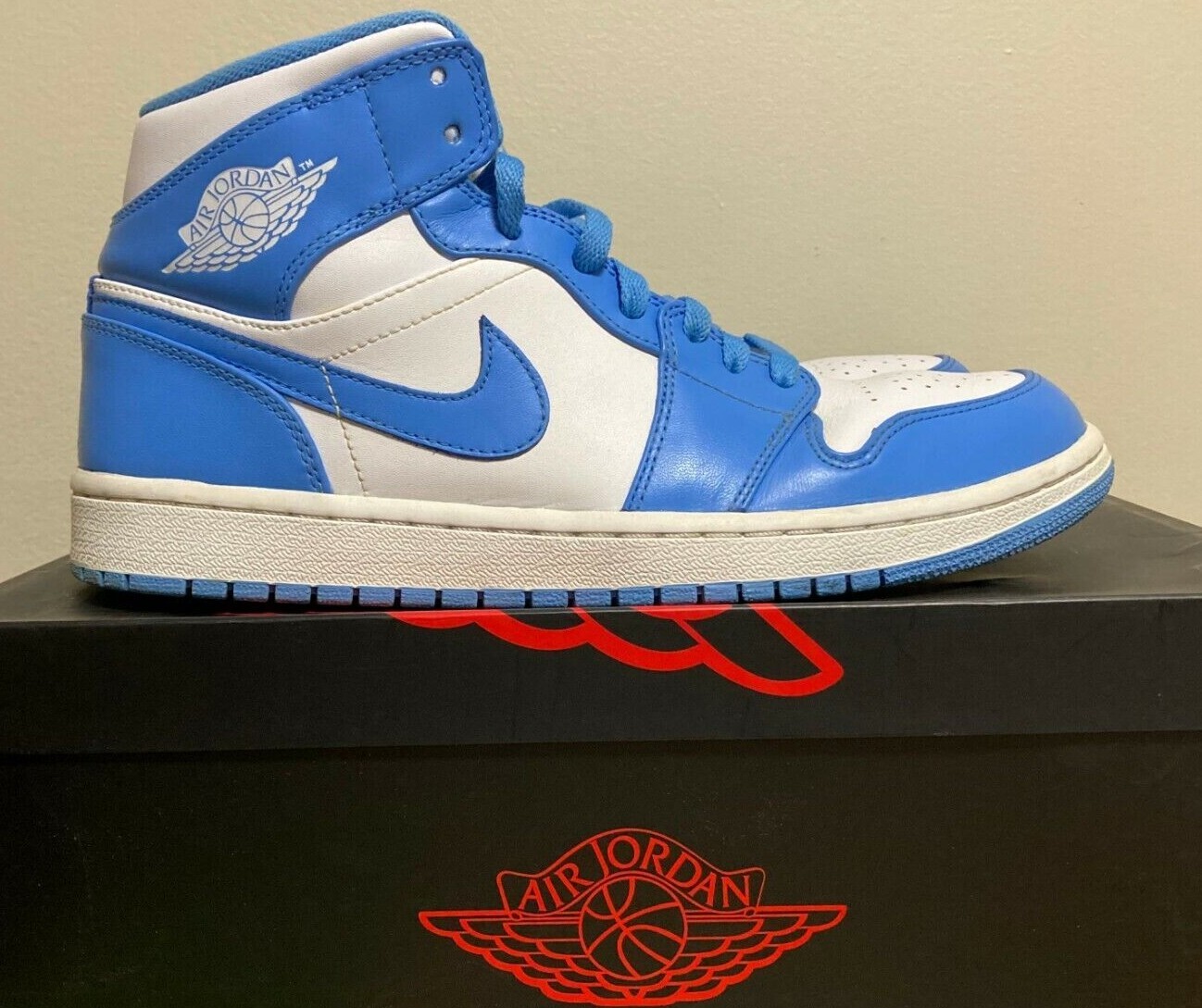 Nike Air Jordan 1 Retro Mid 2013 UNC university blue, size Nike Air Jordan 1 Retro Mid 2013 UNC university blue, size