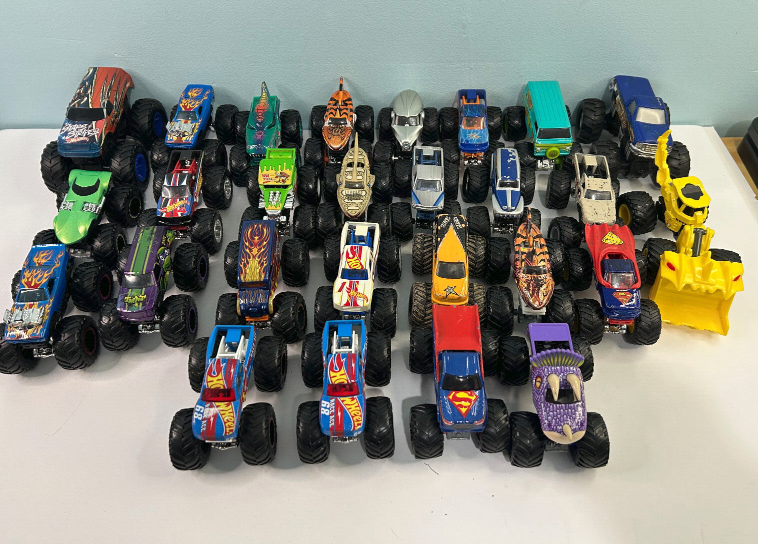 【未開封】Hot Wheels MONSTER TRUCKS まとめ売り Lot of 27 Hot Wheels Monster Jam & Monster Trucks (25 1:64