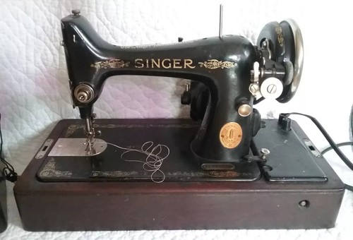 Antique Singer Sewing Machine 1920's Portable Knee Lever *WORKS* Clean