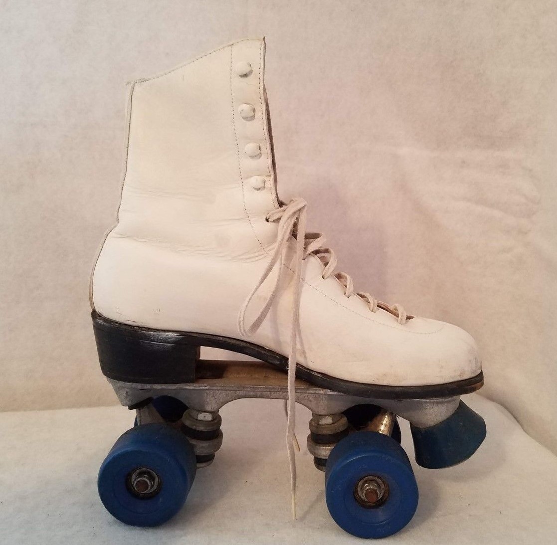 Womens Roller Skates Size 6 Pacer White Leather Blue Wheels Lace Up Vintage