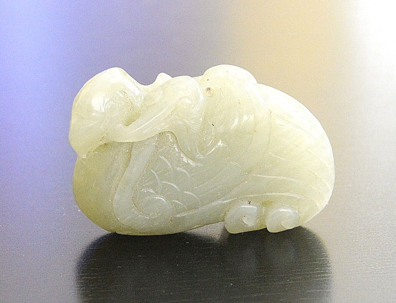 Well  Hand  Carved  Chinese  Jade  Bird  Table  Ornament       M3505