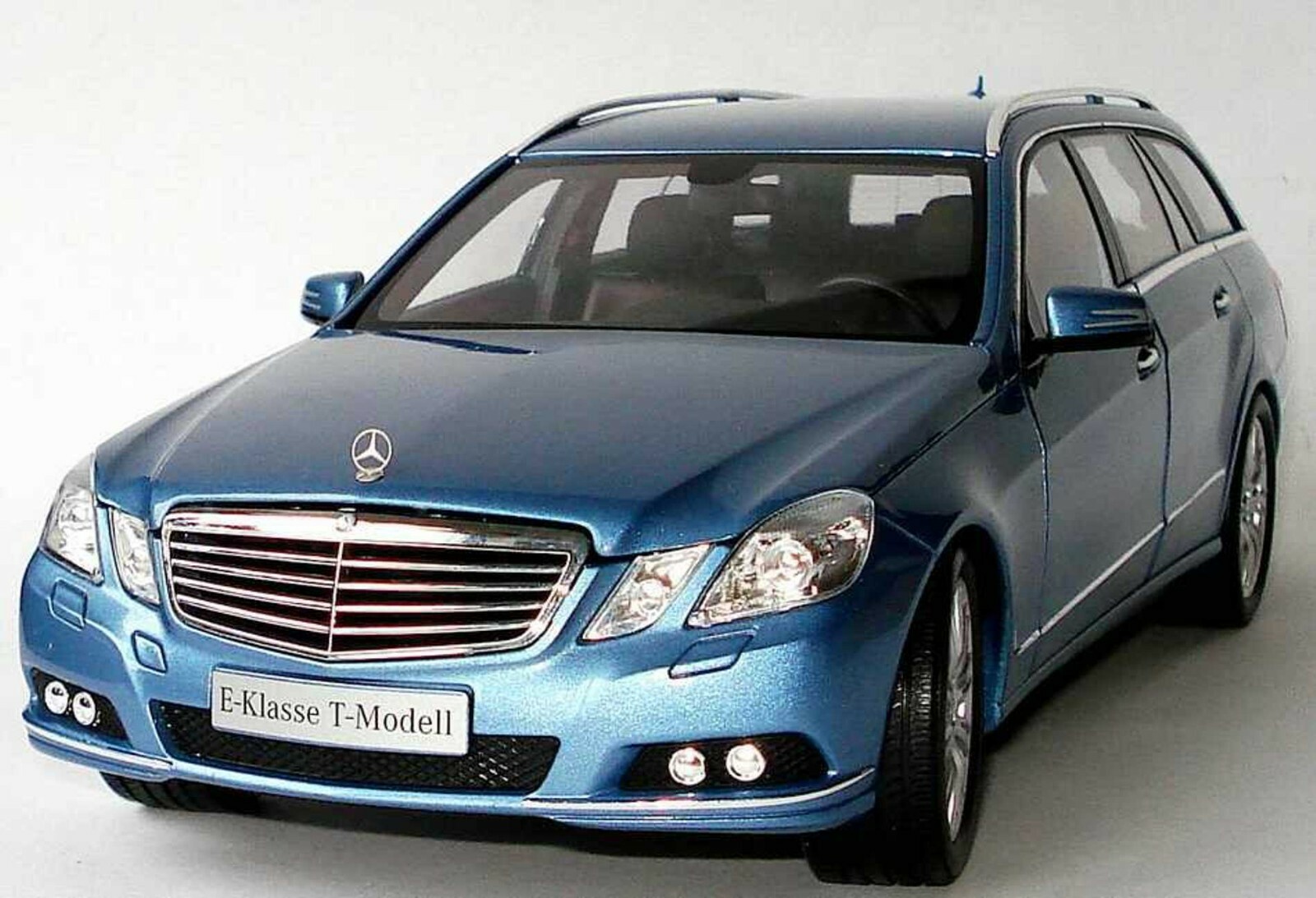Mercedes E Class T Model S212 Elegance Minichamps B66962449