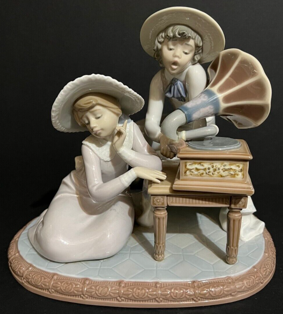 Retired Lladro Porcelain Figurine 