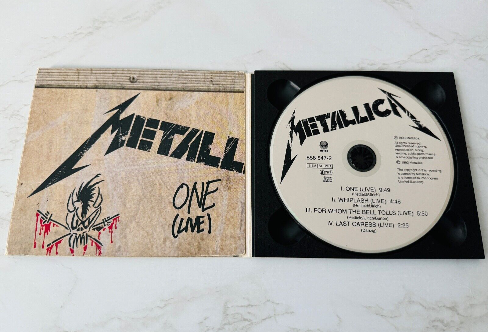 HR HM 在庫処分 CD 100枚 METALLICA，OZZY，IRON MAIDEN.UFO.BLACK 