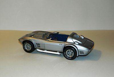 1964 Corvette Grand Sport Roadster 1:18 Scale Die-cast Model