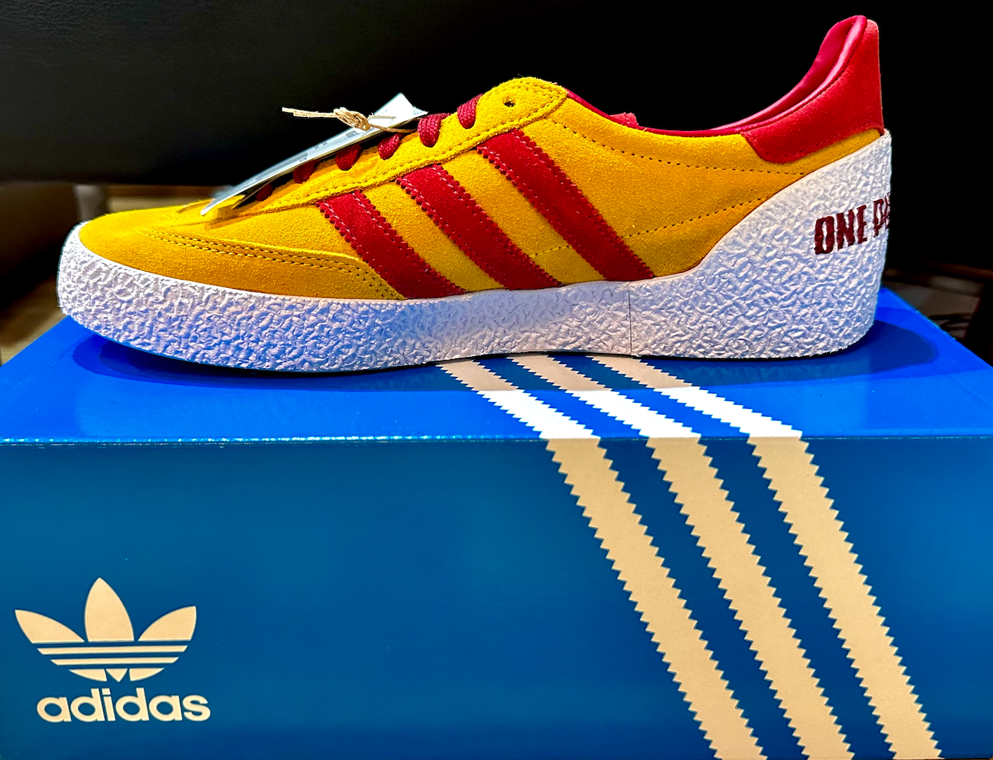 adidas montreal 76 gold