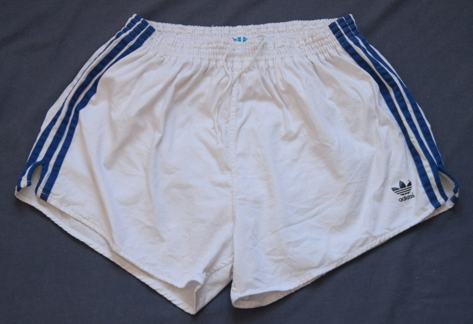 パンツ 1980s vintage DESCENTE adidas shorts Adidas vintage 1980s pinstriped blue nylon shorts Hose