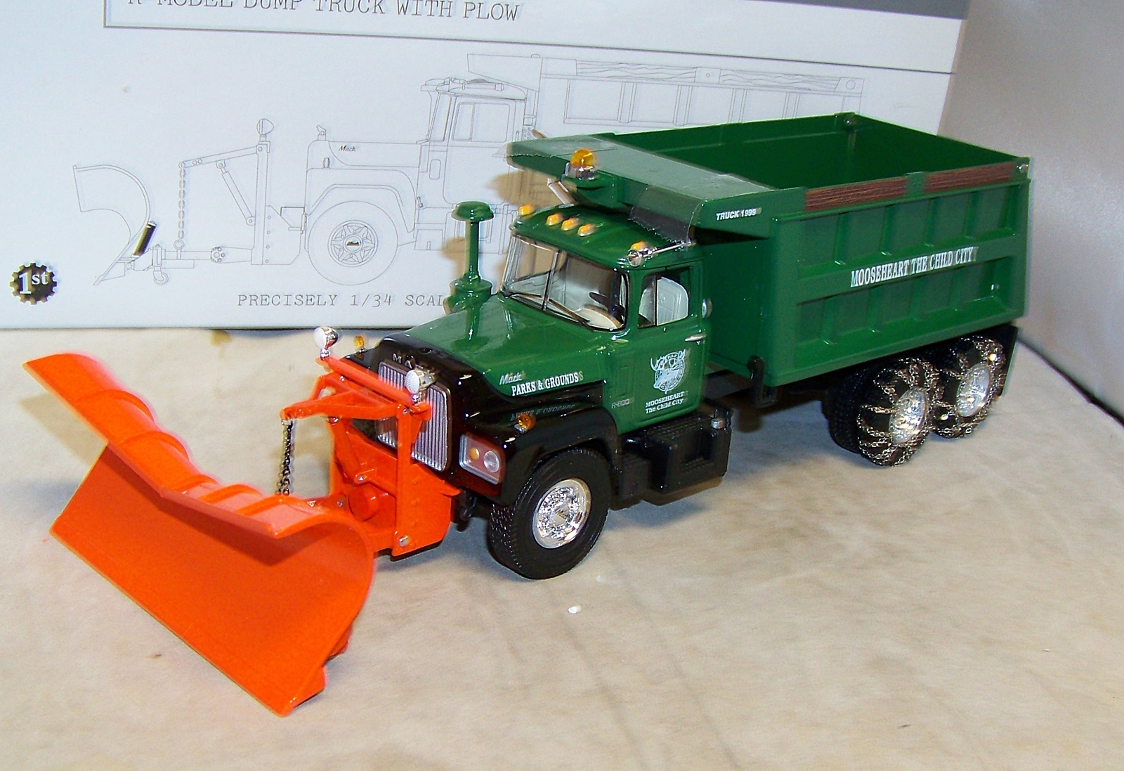 ホビーラジコン First Gear Mack R-Model Dump Truck 1:34 FIRST GEAR MACK R-MODEL DUMP TRUCK WITH SNOW PLOW