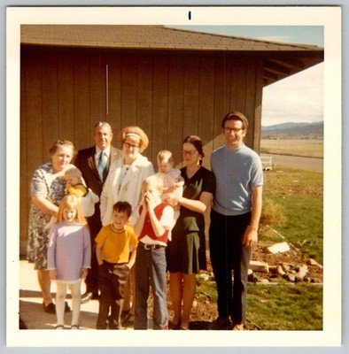 Vtg Color Snapshot Large Family Group Outdoors House Mountains Fashion 1970s