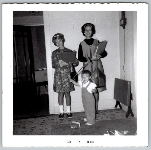 Vtg B&W Snapshot Family Woman Girl Boy Overalls Patterned Dress Folders 1965