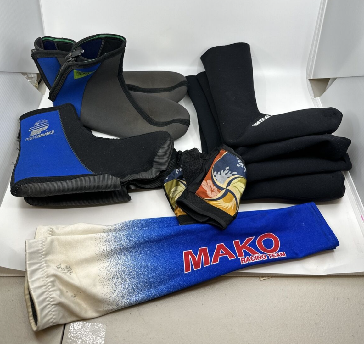 Women's Cycling Accessories Lot Arm Warmers-Shoe Covers-Neoprene Socks-Gloves