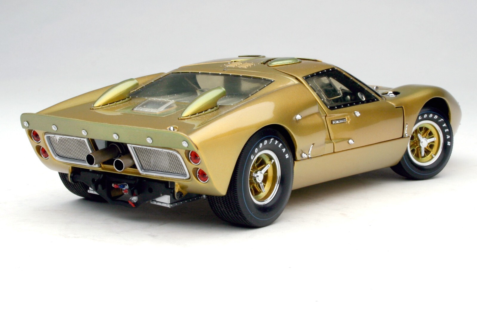 エグゾト  1/18 フォード GT40 Mk II Standox エグゾト 1/18 フォード GT40 Mk II Standox エグゾト 1/18